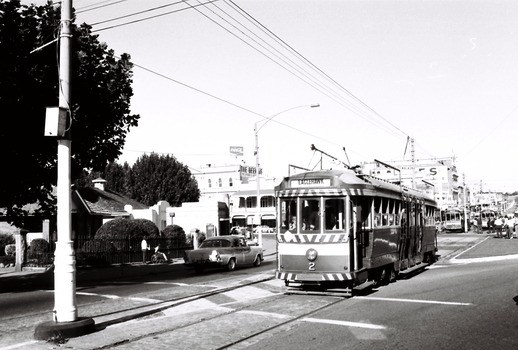 11147.h No 2 to Eaglehawk comes up View Street past the Infant Welfare Centre