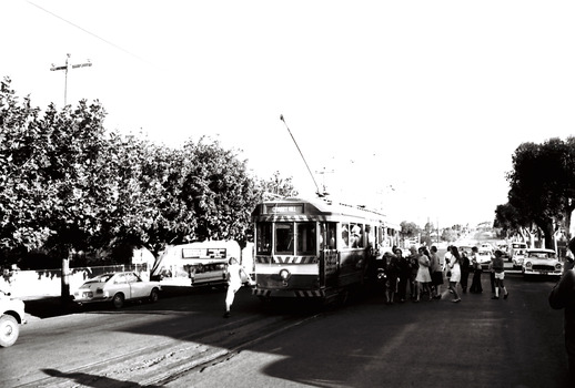 11147.6l The Quarry Hill tram at the terminus at the Cemetery gates picking up passengers
