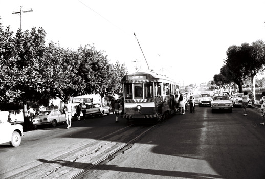 11147.6n The Quarry Hill tram at the terminus at the Cemetery gates picking up passengers
