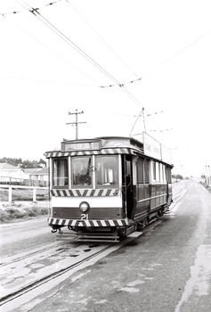 11147.7j No 21 leaving the North Bendigo terminus in Thunder or Finn street