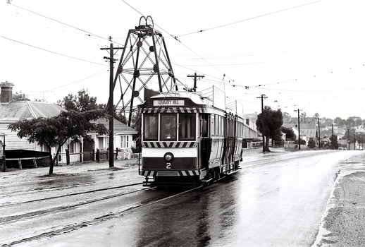 11147.7r No 2 to Quarry Hill in the rain at the Manchester Arms Loop