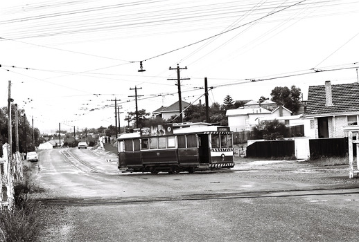 11147.7v No 7 turns into Finn Street from the North Bendigo Terminus