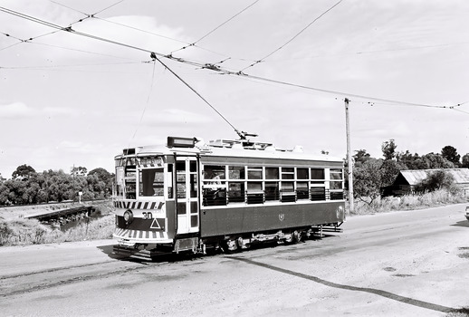 11147.8i Birney Car 30 in Finn Street North Bendigo