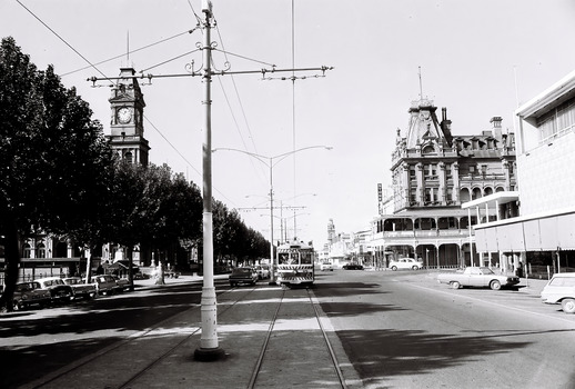 11147.8m No 29 comes up Pall Mall past the Williamson St intersection