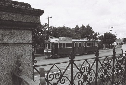 11147.8v At the Quarry Hill Gates in Carpenter Street