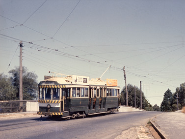 11147.9a No 2 to Eaglehawk leaves Carpenter Street, crosses the railway line and enters Mitchell Street