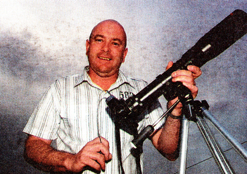 11217.33b Colour Photo of Russel Henthorn with his camera and gear he used for a UFO photo in 1983