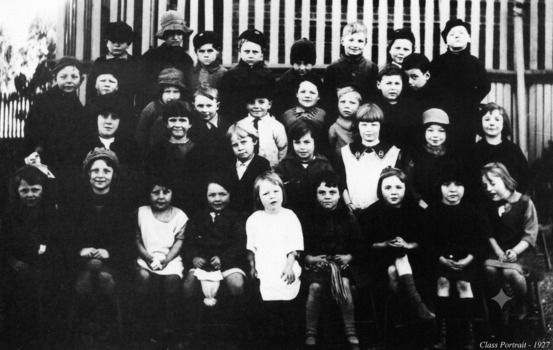 California Gully Primary School Pupils Black and White Photo Grades 1 to 3 1927