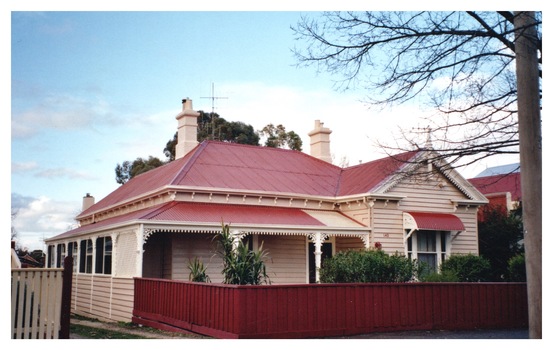 Colour photo of a turn of an early Bendigo house