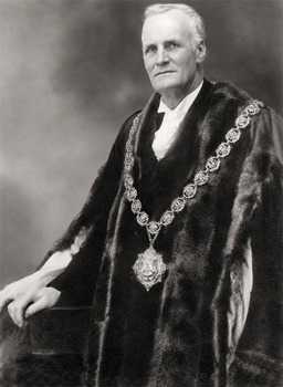 Black and white photo of the Former Bendigo Mayor, John Michelsen in his robes