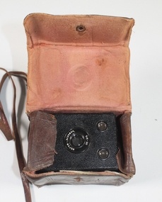 Functional object - Hawkeye Majorsix-20 Camera in leather case, Kodak, 1930s