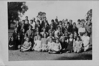 Photograph - Edith Perry Collection: Kangaroo Flat school children