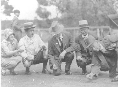 Work on paper - Edith Perry Collection: Back to Kangaroo Flat 1929