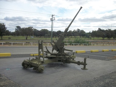 Anti-aircraft gun, Bofors, 1942