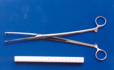 Placenta praevia forceps used by Box Hill Hospital labour ward, Ramsay