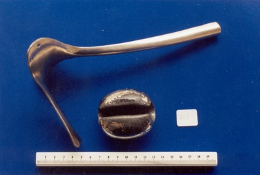 Auvard-style speculum associated with Dr Kelvin Churches, Ramsay