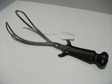 Set of Naegele style forceps