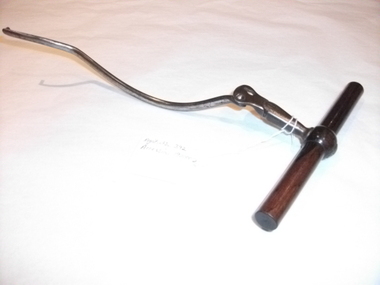 Handle, traction, for obstetric forceps