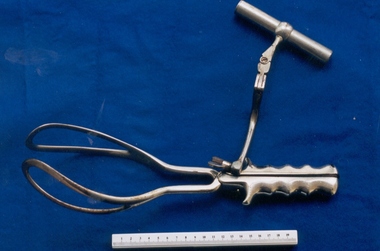 Simpson-type obstetrical forceps with Neville traction rod used by Dr John S Green, c. 1930s