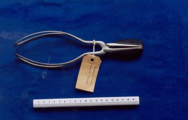 Short handled Simpson-type obstetrical forceps, c. 1851 - 1880, W. Skidmore, Sheffield