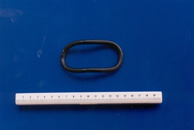 Hodges-style pessary associated with Dr Frank Forster, medium