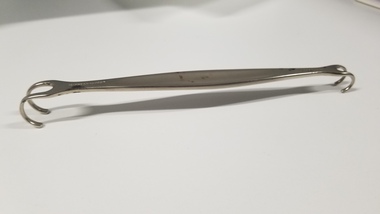 Equipment - Thyroid elevator tool associated with Dr Felix Meyer, Mayer & Meltzer