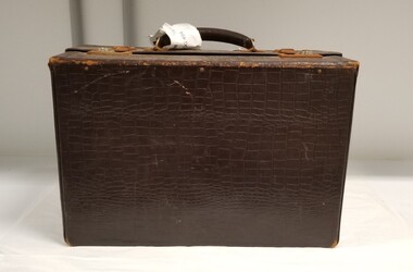 Equipment - Medical case used by Dr Reginald Worcester