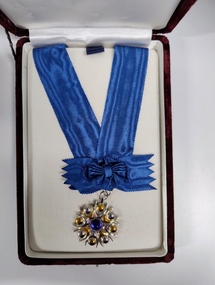 Medal - AOFOG Fellowship medal presented to Dame Ella Macknight, 1993