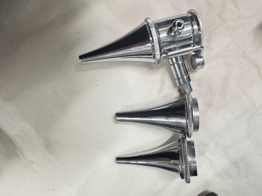 Instrument - Otoscope Kit associated with Dr Frank Forster, Otoscope Kit (complete) Growlands U.K