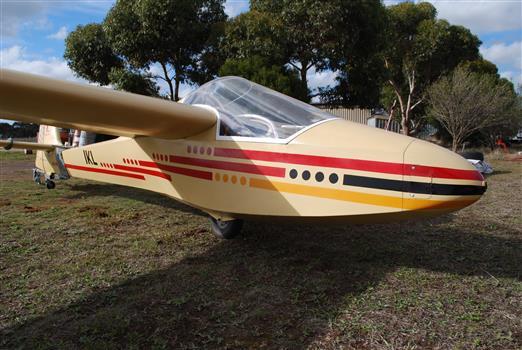 Front view of glider at rest