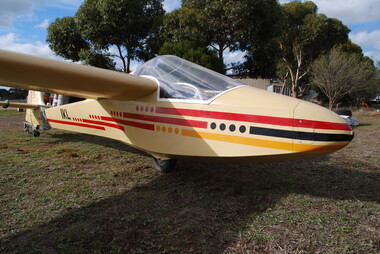 Front view of glider at rest