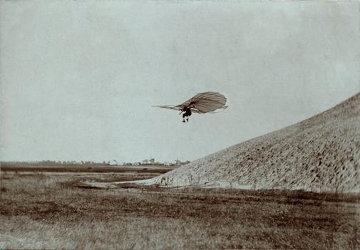 downloads/otto_lilienthal_gliding_experiment_ppmsca.02546