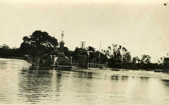 1933 flood, War memorial, Charlton, with Mechanics Instititue behind.