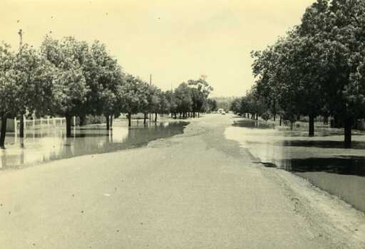 1973 Flood of Charlton Victoria. Showing High Street to Kaye Street.