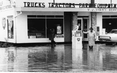 Photograph, Charlton Tribune, Unframed B/W Photograph of 1973 flood showing floodwater at Vin Ryan's garage, February 1973