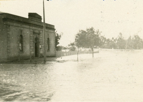1909 Flood waters lapping at the door of Charlton Mechanics Institute.


