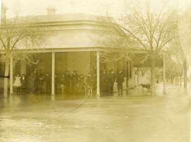 Photograph - Unframed photo 1909 Flood, 01/05/2008