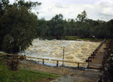 Avoca River flood of 1987 at the new weir built in 1984