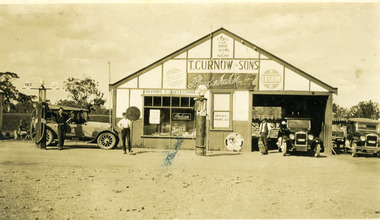 Photograph - Black and white photo T Curnow & Sons Garage, Murray View Snapshots
