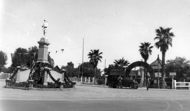 Photograph - War Memorial 1938