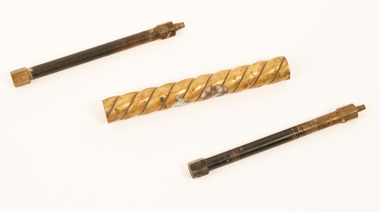 Furniture - Door handle and 2 separate brass rods, Original door fitting
