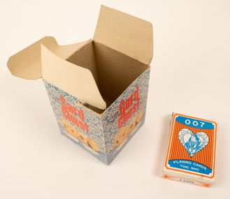 Leisure object - Euchre cards' box, Euchre 'Card Chest'