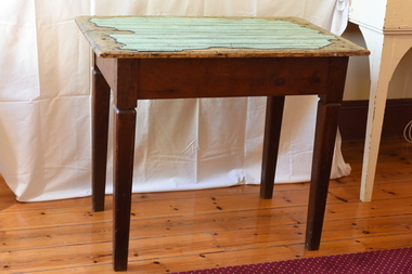 Furniture - Table - small, Small Table