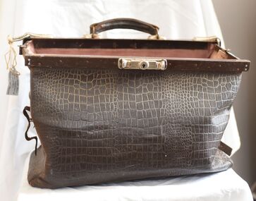 Functional object - Carry Bag, Gladstone Bag