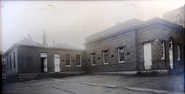 Photograph: Collingwood Town Hall  and Court House where Collingwood Technical School was based from 1912  – 1923
