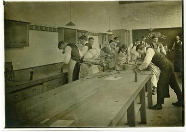 Photograph: Manual art class CTS [1913]