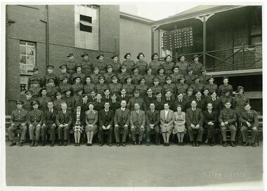 Photograph: CTS 1944 Defence trainees with teaching staff