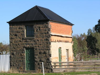 Photograph - Colour, Clare Gervasoni, Former Talbot Toll House, 10-12-2008