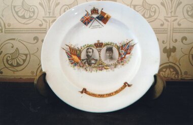 commemorative plate with double portrait