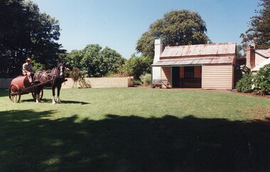 Photograph of horse and cart outside Rogers Cottage